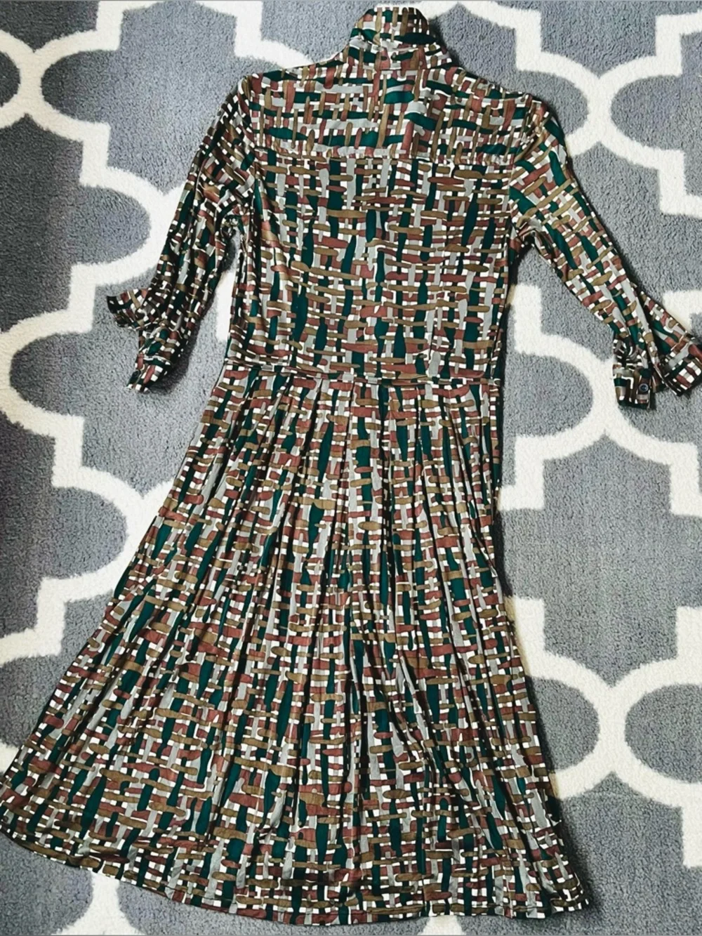 S SUNG Silk Button-Front Geometric Print Dress in Brown, Green & White Medium - Picture 5 of 16